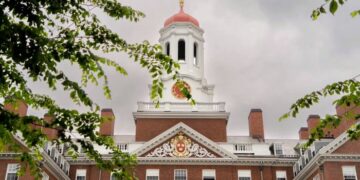 La acreditación de Harvard en riesgo por la respuesta antisemitismo, Trump Admin advierte