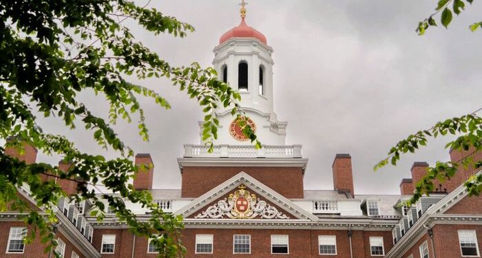 La acreditación de Harvard en riesgo por la respuesta antisemitismo, Trump Admin advierte
