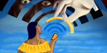 Una persona que lleva un top de oro y pantalones de la voraz de oro grita a una mano de siete dedos que está robando una barra de Wifi de ella como un hombre cuadrado que mira desde la oscuridad observa en