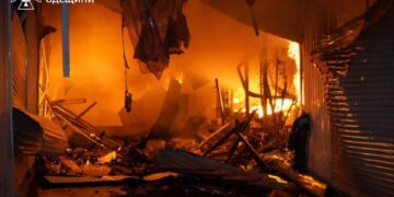 Edificio quemado después de un ataque ruso.