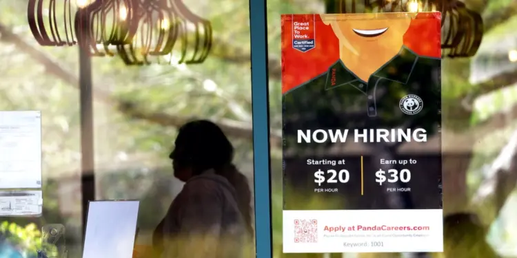 La economía estadounidense agrega 147,000 nuevos empleos, la tasa de desempleo se sumerge al 4.1 por ciento en junio