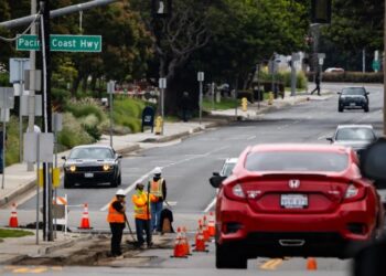 La economía estadounidense se expande al ritmo más rápido este año, pero las fábricas se deslizan en contracción