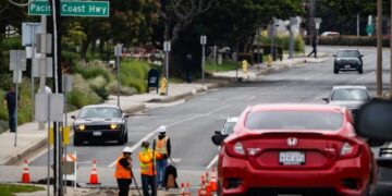 La economía estadounidense se expande al ritmo más rápido este año, pero las fábricas se deslizan en contracción