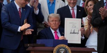 La gran factura hermosa de Trump para aumentar el déficit en $ 3.4 billones, CBO Projects