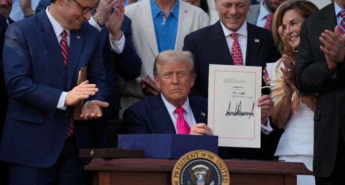 La gran factura hermosa de Trump para aumentar el déficit en $ 3.4 billones, CBO Projects