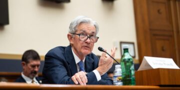 El presidente de la Reserva Federal, Jerome Powell, testifica durante una audiencia ante el Comité de Servicios Financieros de la Cámara de Representantes en Capitol Hill en Washington el 24 de junio de 2025. (Madalina Kilroy/The Epoch Times)