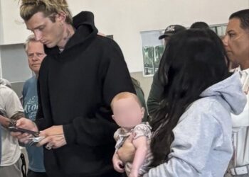 Las vacaciones familiares de Megan Fox y MGK son rumores
