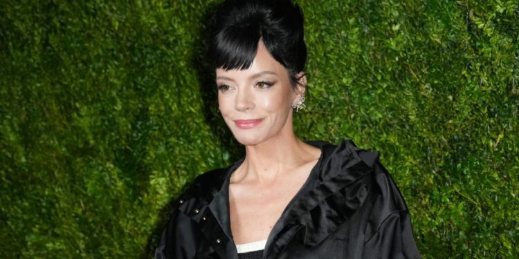 Lily Allen defiende los comentarios del aborto en medio de la revoltación de la reacción