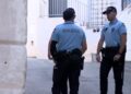 Oficiales de policía de Lisboa en una escena del crimen.