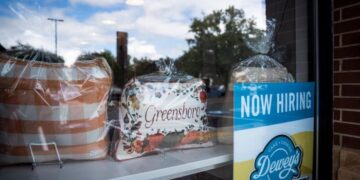 Los reclamos de desempleado de EE. UU. Caen al nivel más bajo en 7 semanas