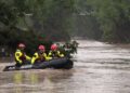 Los rescatistas buscan a 11 niñas desaparecidas después de devastadoras inundaciones de Texas mataron al menos 70