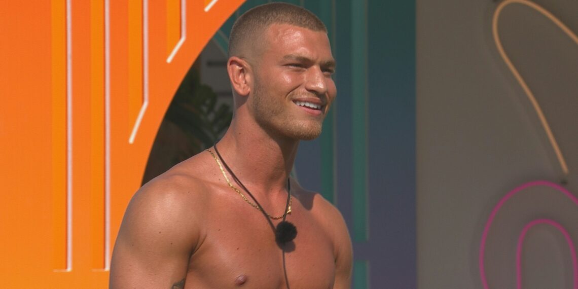 Love Island Blu Chegini Edad y nacionalidad