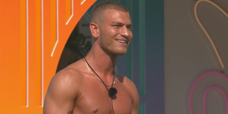 Love Island Blu Chegini Edad y nacionalidad