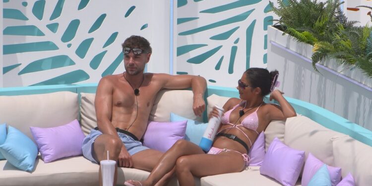 Love Island Chaos: Harry elige entre Shakira y Helena