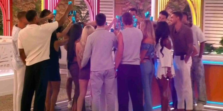 Love Island UK 2025 Fanks Doubting Shocks Duming Fans