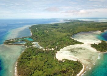 Vista aérea de la isla Peleliu, Palau.
