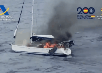 Burning Yacht se puso en llamas por los traficantes de drogas de Tenerife.