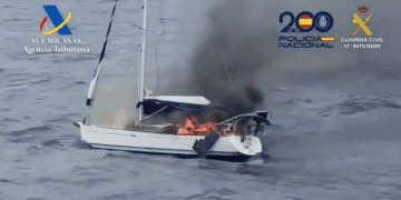 Burning Yacht se puso en llamas por los traficantes de drogas de Tenerife.