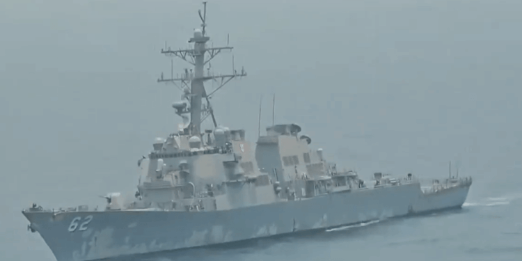 USS Porter (DDG-78) en el mar.