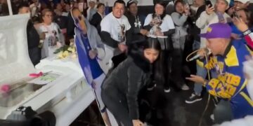 Una viuda twerking en el funeral de su esposo.