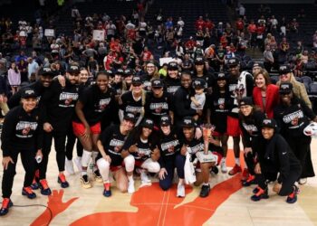 No Caitlin Clark, no hay problema para la fiebre en la victoria de la Copa del Comisionado de la WNBA