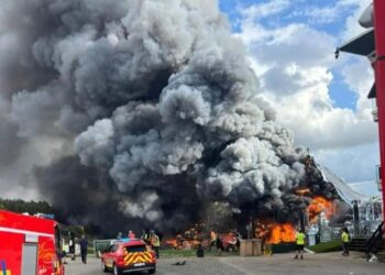 Gran incendio en el Festival Tomorrowland en Boom, Bélgica.