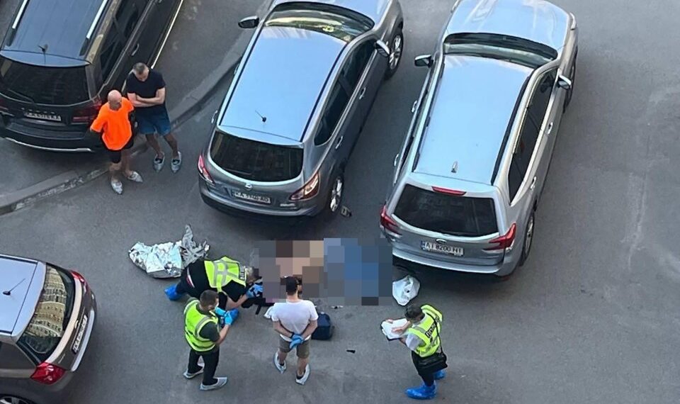 El coronel de SBU Ivan Voronych, de 50 años, fue asesinado a tiros por un asesino enmascarado en Kiev