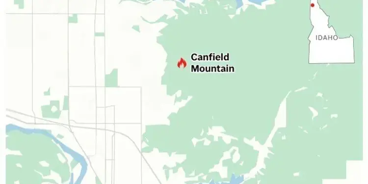 Dos bomberos murieron y otro resultaron gravemente heridos después de que fueron emboscados y disparados mientras respondían a un incendio forestal cerca de Coeur d'Alene, Idaho. (Incrustación digital AP)