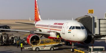 Air India Airbus A320neo en una puerta del aeropuerto.