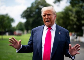 El presidente Trump habló con los periodistas.