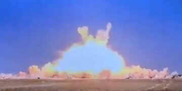 Explosión de un misil.