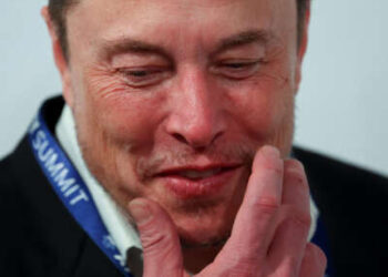 Elon Musk, CEO de Tesla y X, asiste a la Cumbre de Seguridad AI en Bletchley Park, el 1 de noviembre de 2023, en Bletchley, Inglaterra.