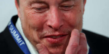 Elon Musk, CEO de Tesla y X, asiste a la Cumbre de Seguridad AI en Bletchley Park, el 1 de noviembre de 2023, en Bletchley, Inglaterra.