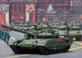 T-90 rusos T-90 en un desfile militar en la Plaza Roja.