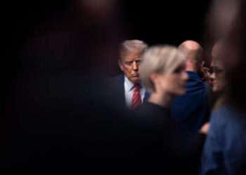 El presidente Donald Trump llega antes del inicio de la sesión plenaria del Consejo del Atlántico Norte el segundo día de la Cumbre de la OTAN 2025 el 25 de junio de 2025 en La Haya, Países Bajos.