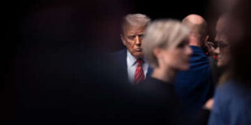 El presidente Donald Trump llega antes del inicio de la sesión plenaria del Consejo del Atlántico Norte el segundo día de la Cumbre de la OTAN 2025 el 25 de junio de 2025 en La Haya, Países Bajos.