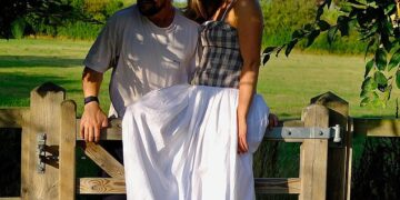 Becky Hill compra una casa y casas de ensueño para la familia