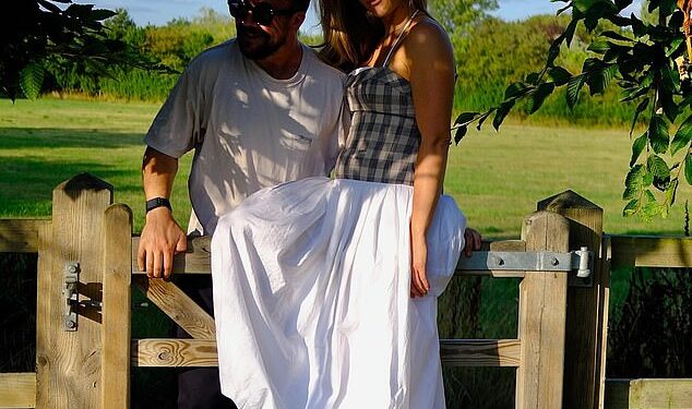 Becky Hill compra una casa y casas de ensueño para la familia