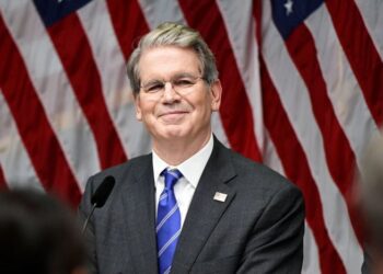 Bessent insta a la reducción de la tasa de interés de septiembre de medio punto, se dirige al menos al 1,5 por ciento de la flexibilización total