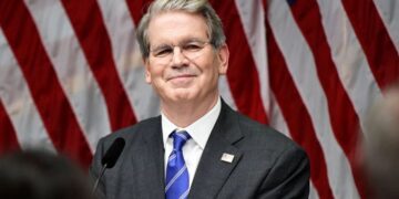 Bessent insta a la reducción de la tasa de interés de septiembre de medio punto, se dirige al menos al 1,5 por ciento de la flexibilización total