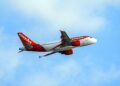 EasyJet Plane despegando.