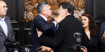 Los senadores mexicanos Alejandro Moreno y Gerardo Fernández Norona se vuelven jodrizos.