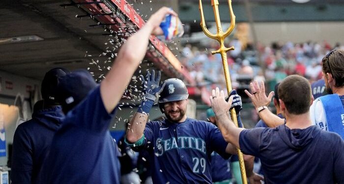 Cal Raleigh hace una historia de MLB con el 50º jonrón de la temporada