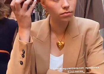 Luiza Rozova, se rumorea que era la hija de Vladimir Putin, en un club nocturno de Moscú.