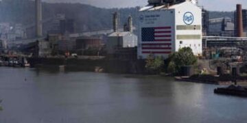 Clairton Coke Works de US Steel, situadas a lo largo del río Monongahela, se ve después de una explosión en la planta en Clairton, Pensilvania, el 11 de agosto de 2025.