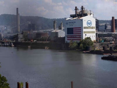 Clairton Coke Works de US Steel, situadas a lo largo del río Monongahela, se ve después de una explosión en la planta en Clairton, Pensilvania, el 11 de agosto de 2025.