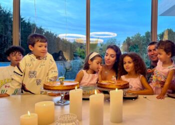Cristiano Ronaldo 5 niños y familiares