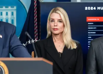 Docenas de estados liderados por los demócratas demandan a Trump Admin por vincular los fondos de las víctimas del crimen con la aplicación de la inmigración