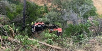Escena de accidentes de campos de bomberos con dos muertes y tres heridas graves.