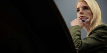 La Fiscal General de los Estados Unidos, Pam Bondi, atestigua ante el Comité de Asignaciones de la Cámara en el Capitolio de los Estados Unidos el 23 de junio de 2025 en Washington, DC